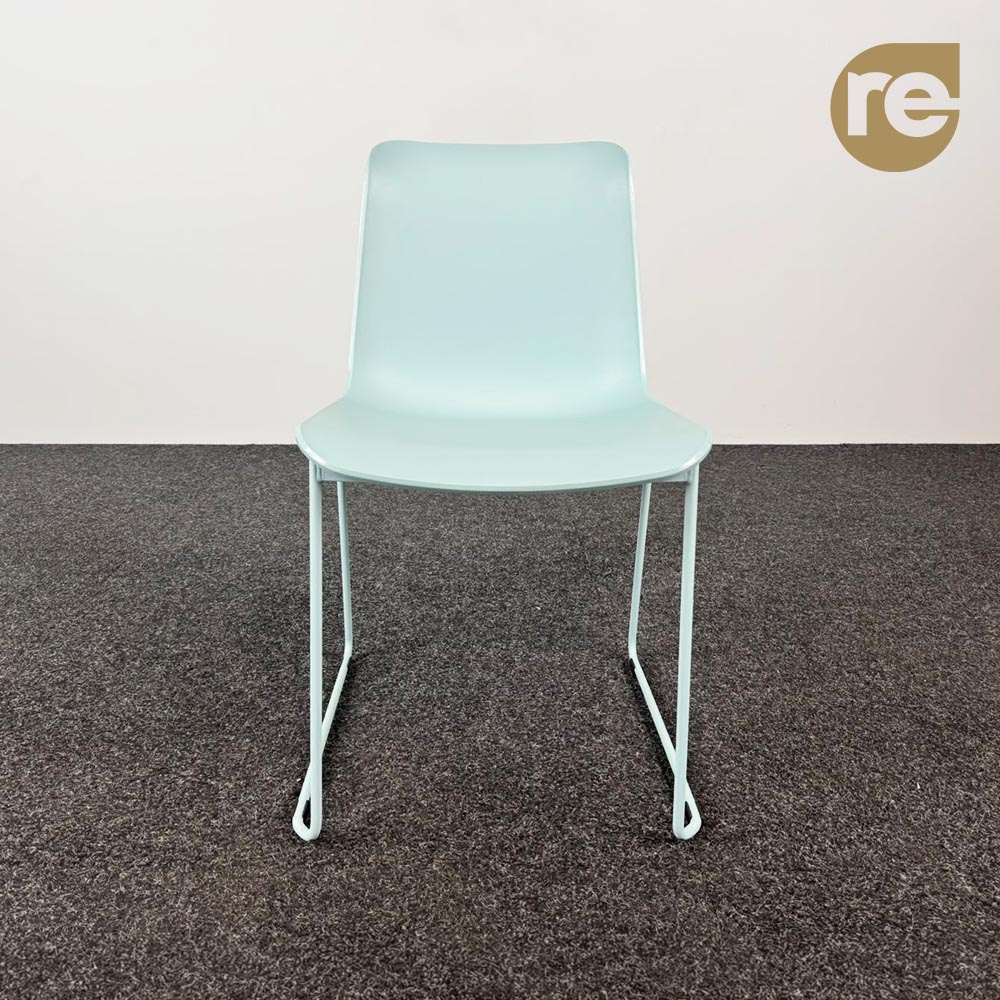 EUROPA 2 Kantinestoel stapelbaar - lichtblauw kunststof / blauw metaal sledepoot